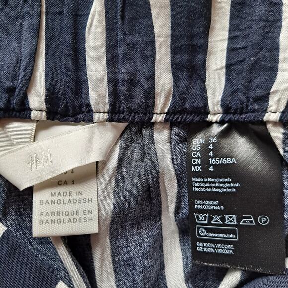 H&M BlacK White Striped Shorts Women Size 4 Pleated Elastic Waist Pull On Shorts - Picture 9 of 10